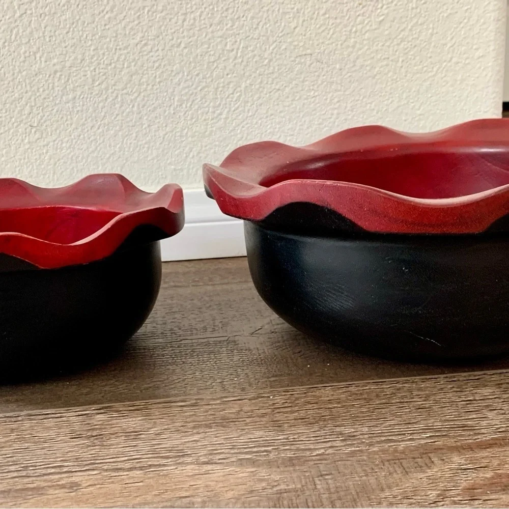 Set of 2 wooden bowls